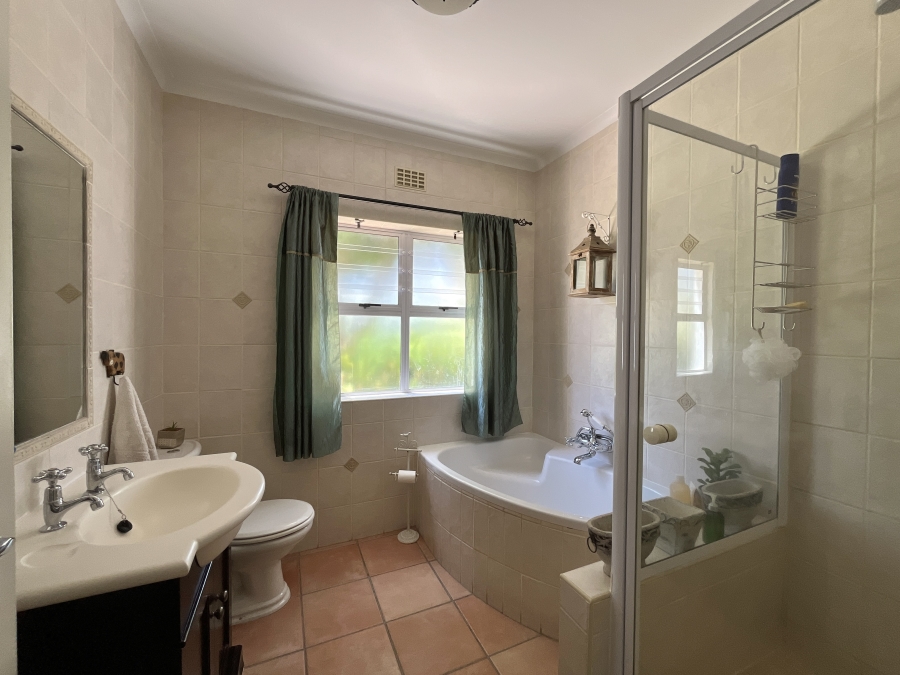 6 Bedroom Property for Sale in Zevendal Western Cape